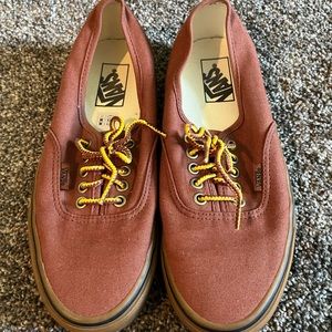 Barely worn great conditions vans. Size 8.5 women, 7.0 men. Maroon color.